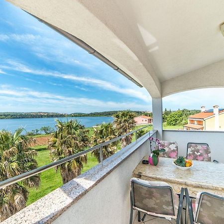 Apartments And Rooms Ana Pomer 217 Екстериор снимка