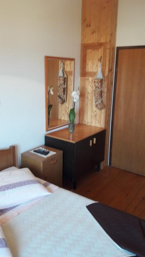 Apartments And Rooms Ana Pomer 217 Екстериор снимка