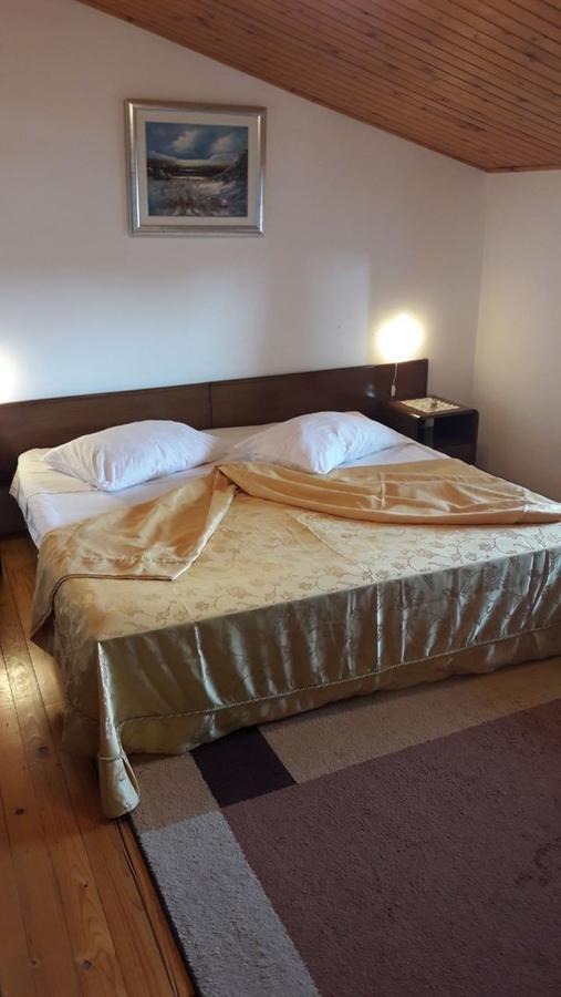 Apartments And Rooms Ana Pomer 217 Екстериор снимка