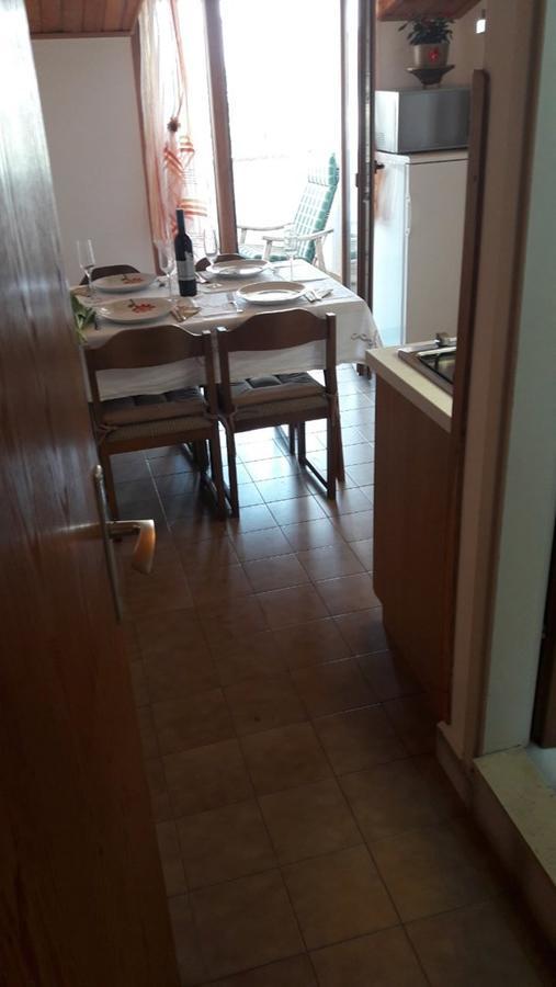 Apartments And Rooms Ana Pomer 217 Екстериор снимка