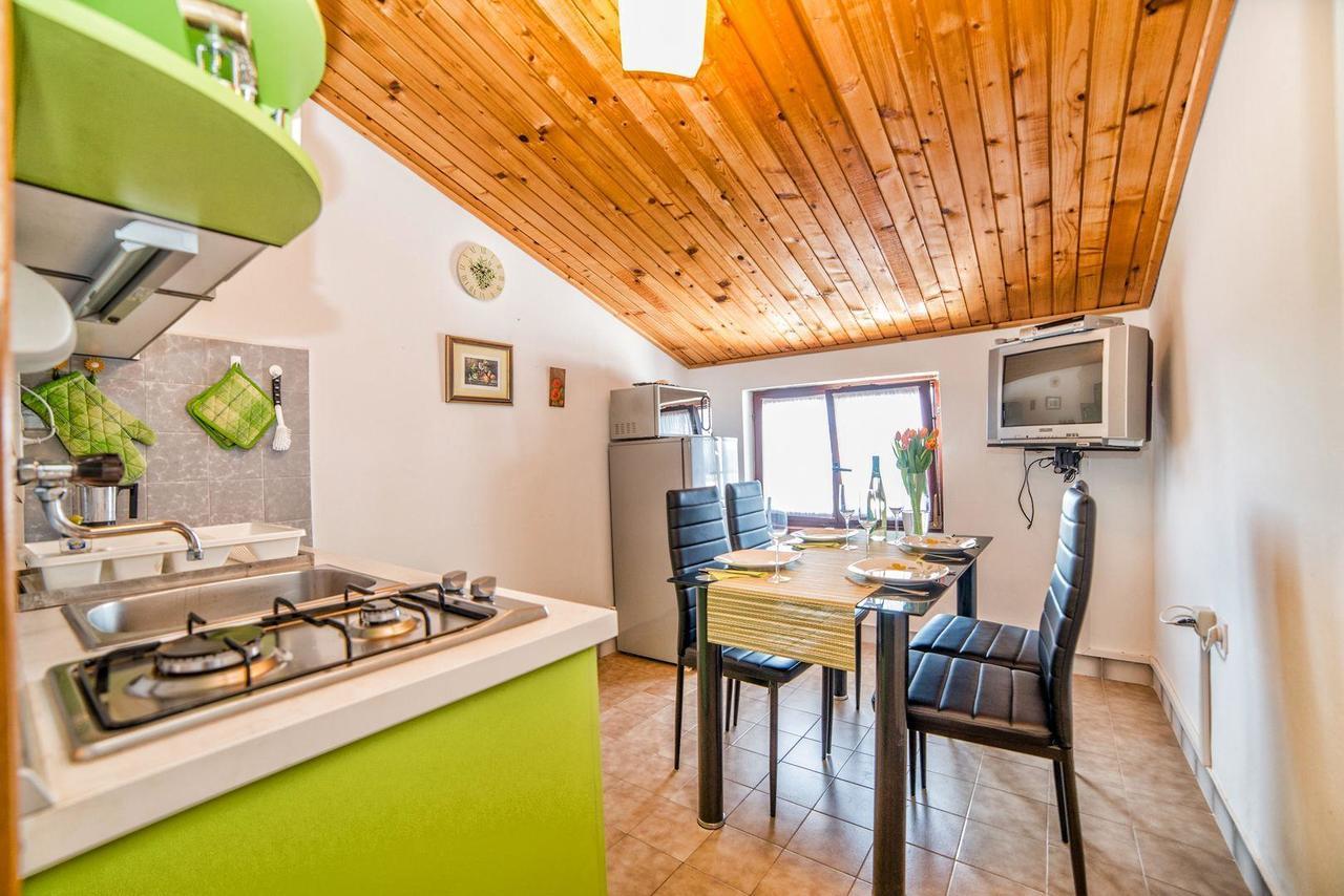 Apartments And Rooms Ana Pomer 217 Екстериор снимка