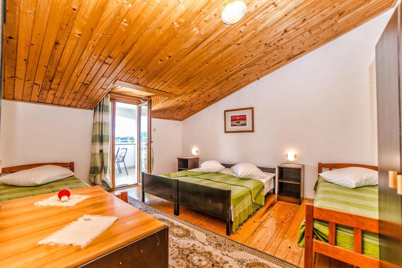 Apartments And Rooms Ana Pomer 217 Екстериор снимка