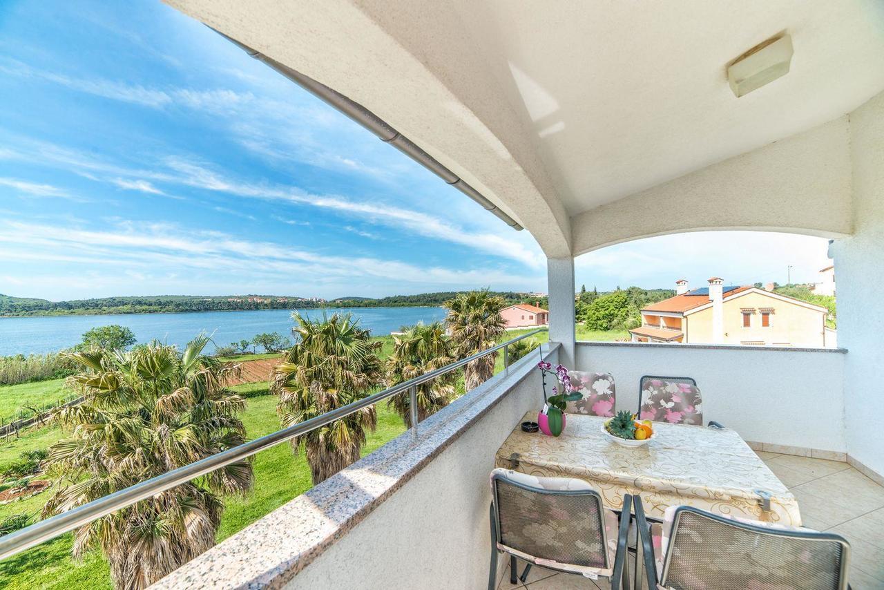 Apartments And Rooms Ana Pomer 217 Екстериор снимка