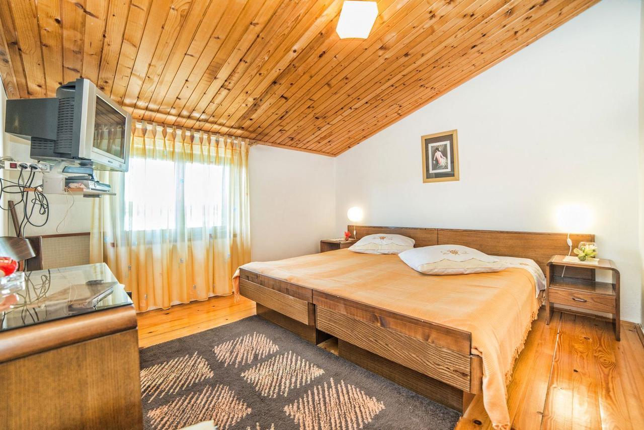 Apartments And Rooms Ana Pomer 217 Екстериор снимка
