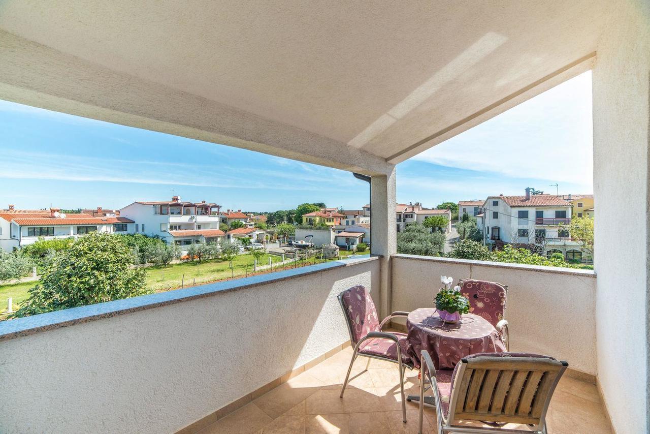 Apartments And Rooms Ana Pomer 217 Екстериор снимка