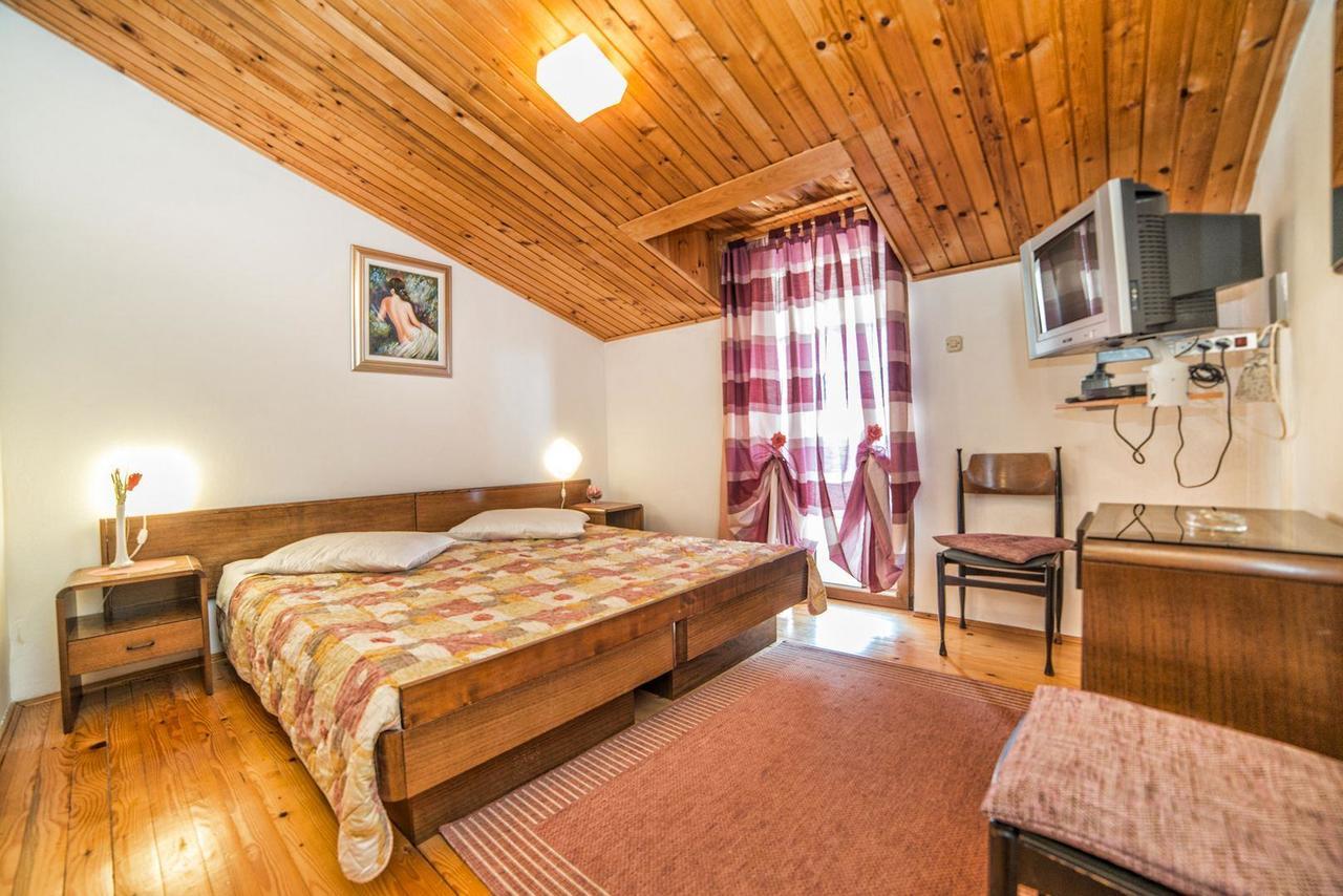 Apartments And Rooms Ana Pomer 217 Екстериор снимка