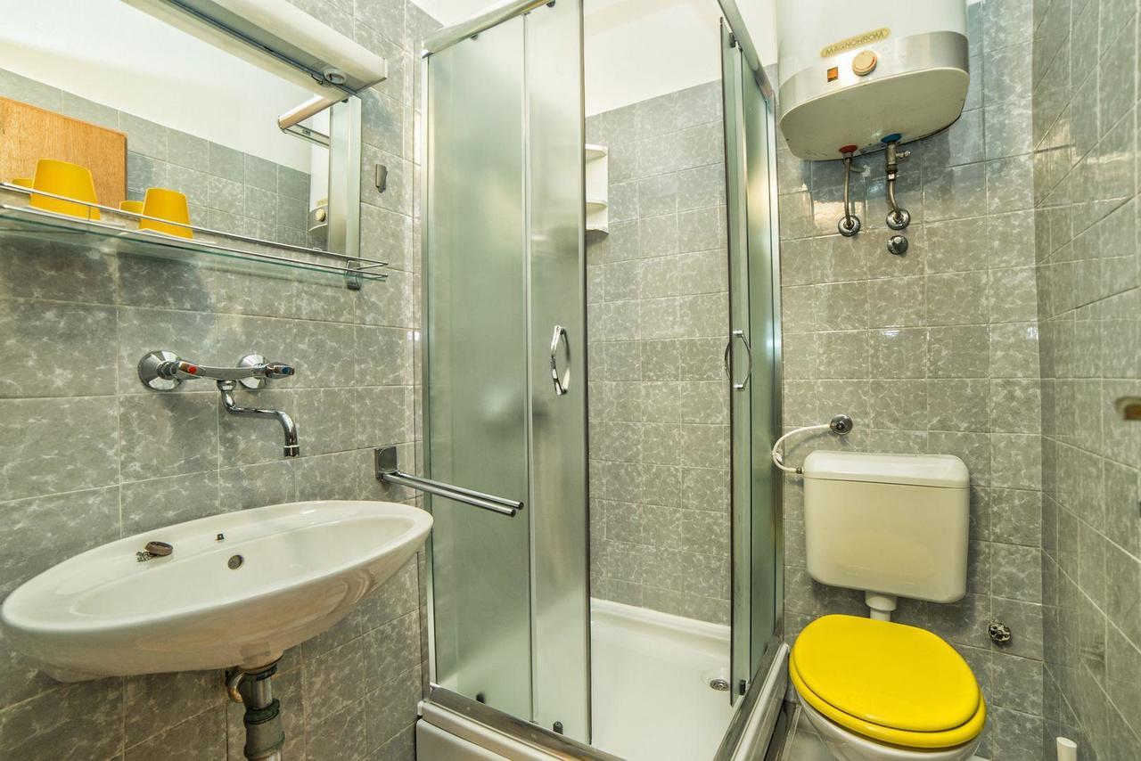 Apartments And Rooms Ana Pomer 217 Екстериор снимка
