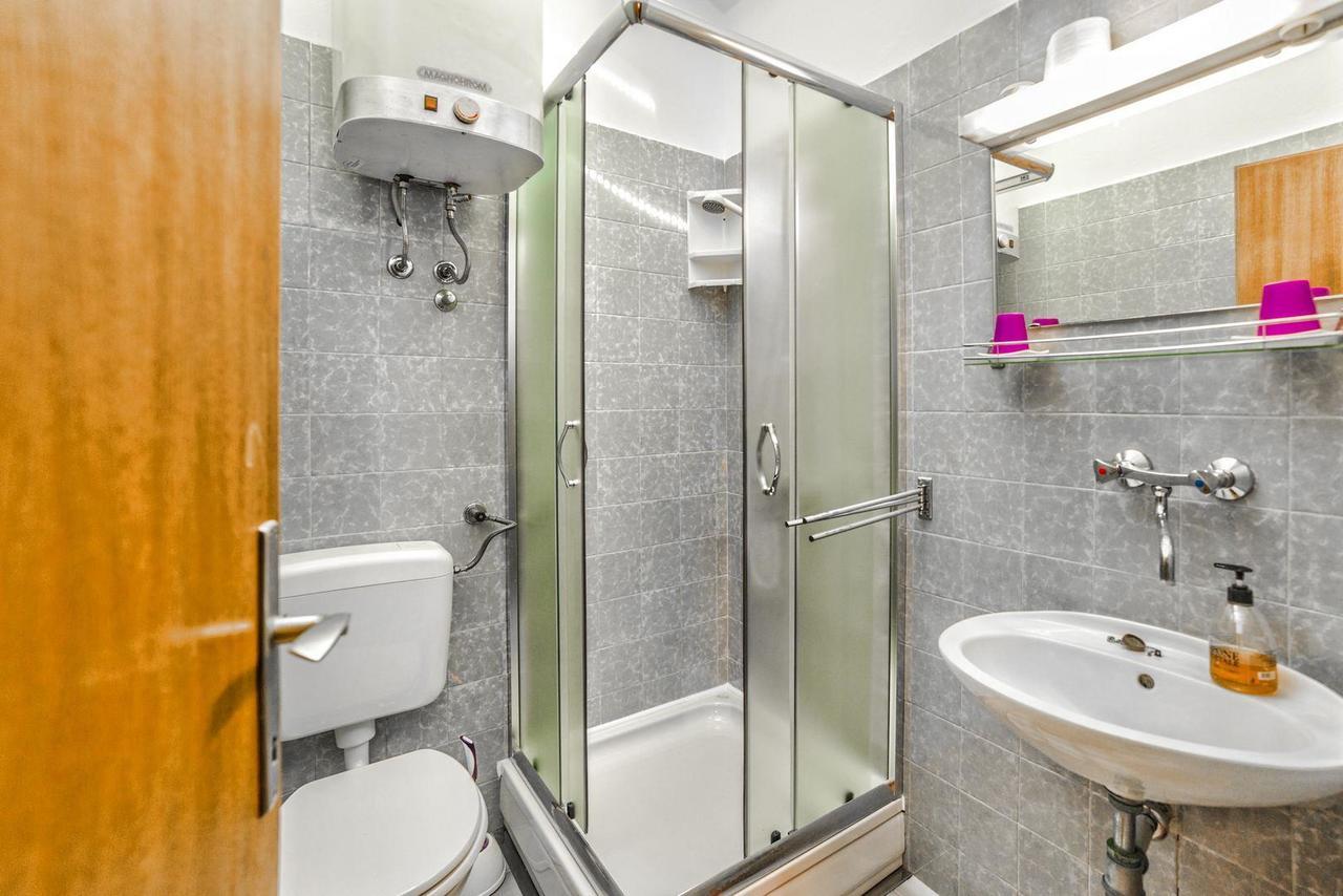 Apartments And Rooms Ana Pomer 217 Екстериор снимка
