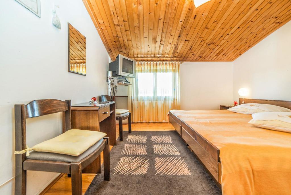 Apartments And Rooms Ana Pomer 217 Екстериор снимка