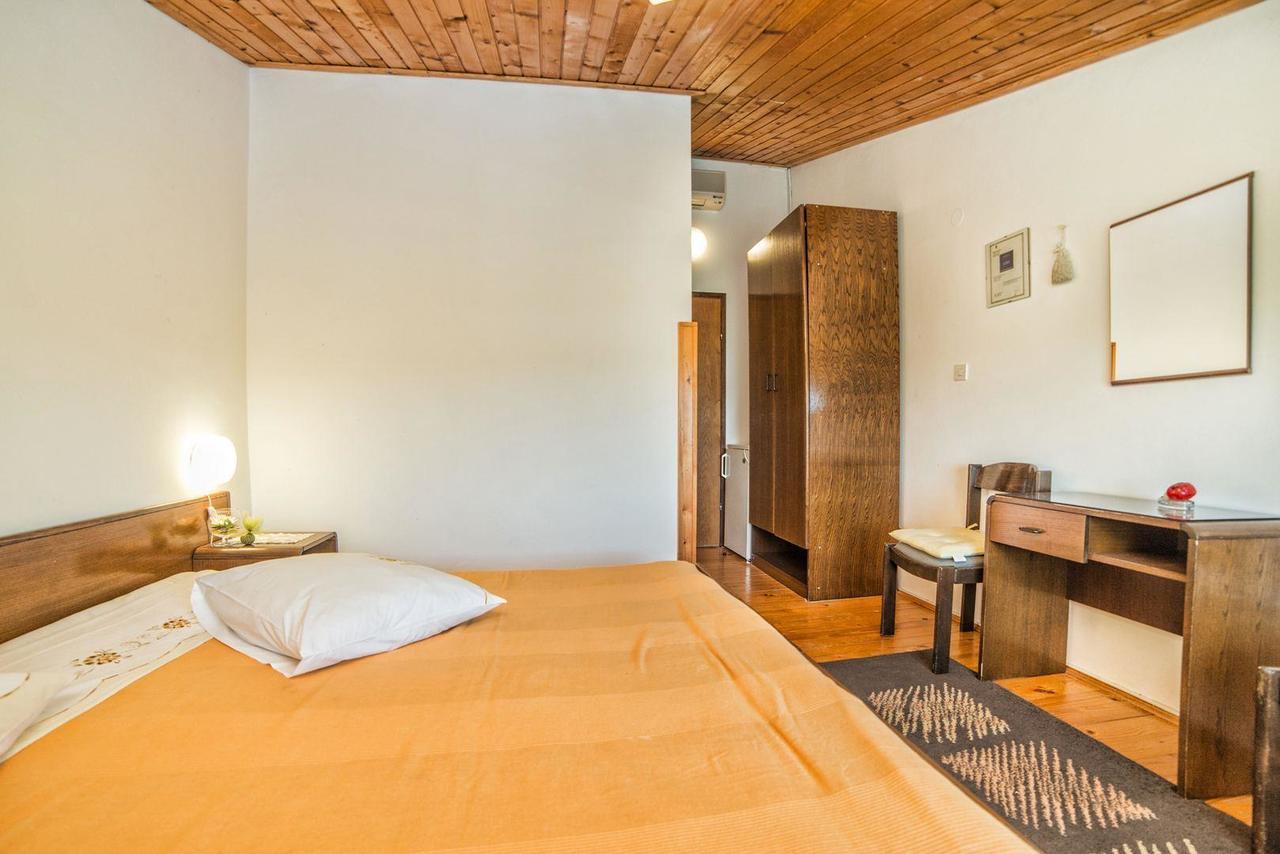 Apartments And Rooms Ana Pomer 217 Екстериор снимка