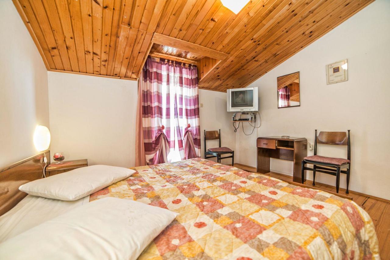 Apartments And Rooms Ana Pomer 217 Екстериор снимка